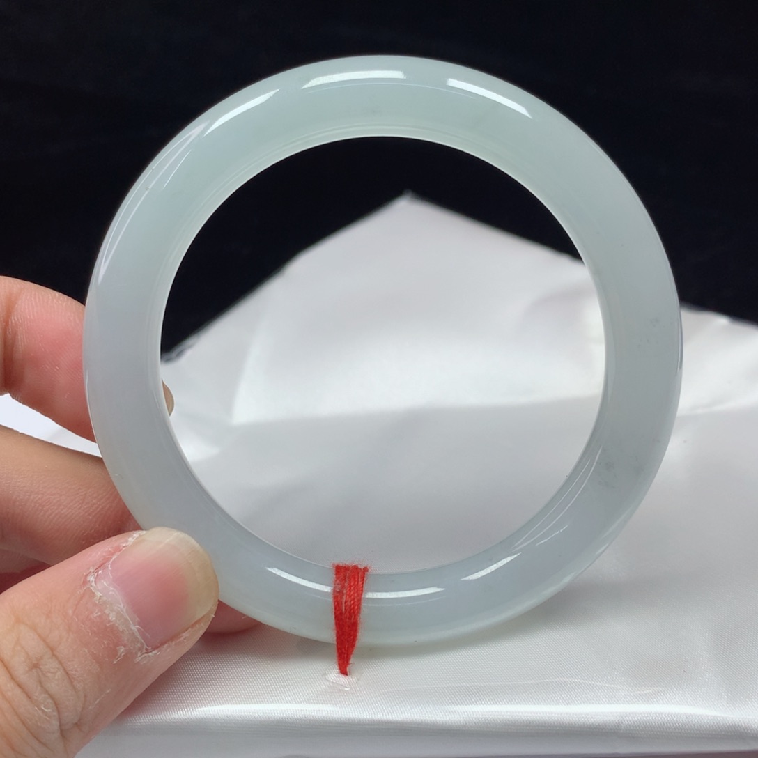 翡翠手镯（圆镯）未镶嵌56.7