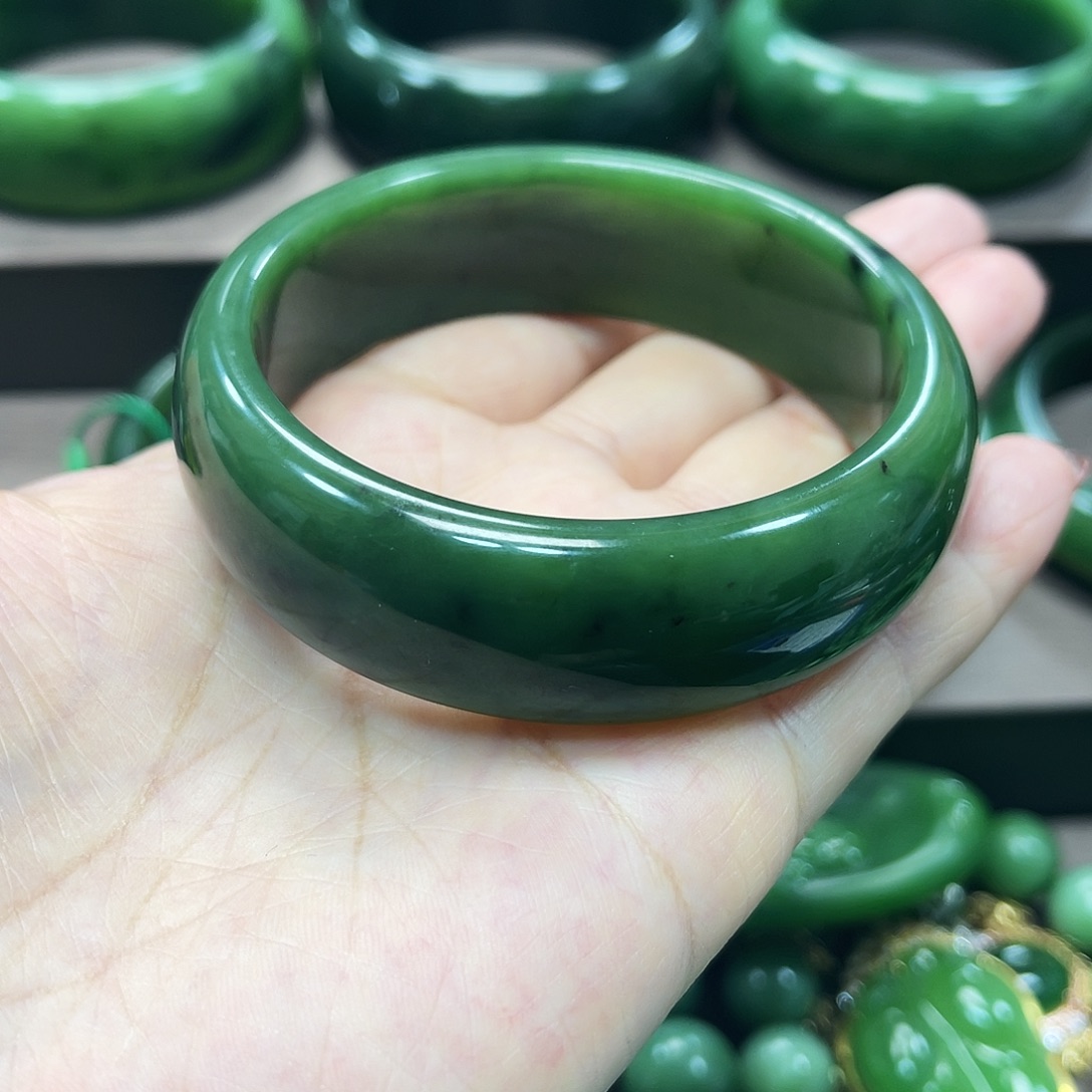 和田玉（碧玉）未镶嵌手镯