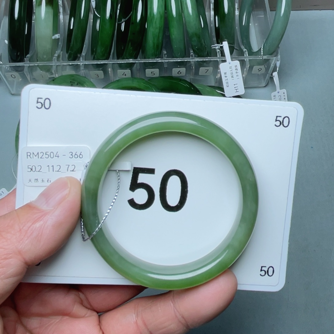 和田玉未镶嵌手镯