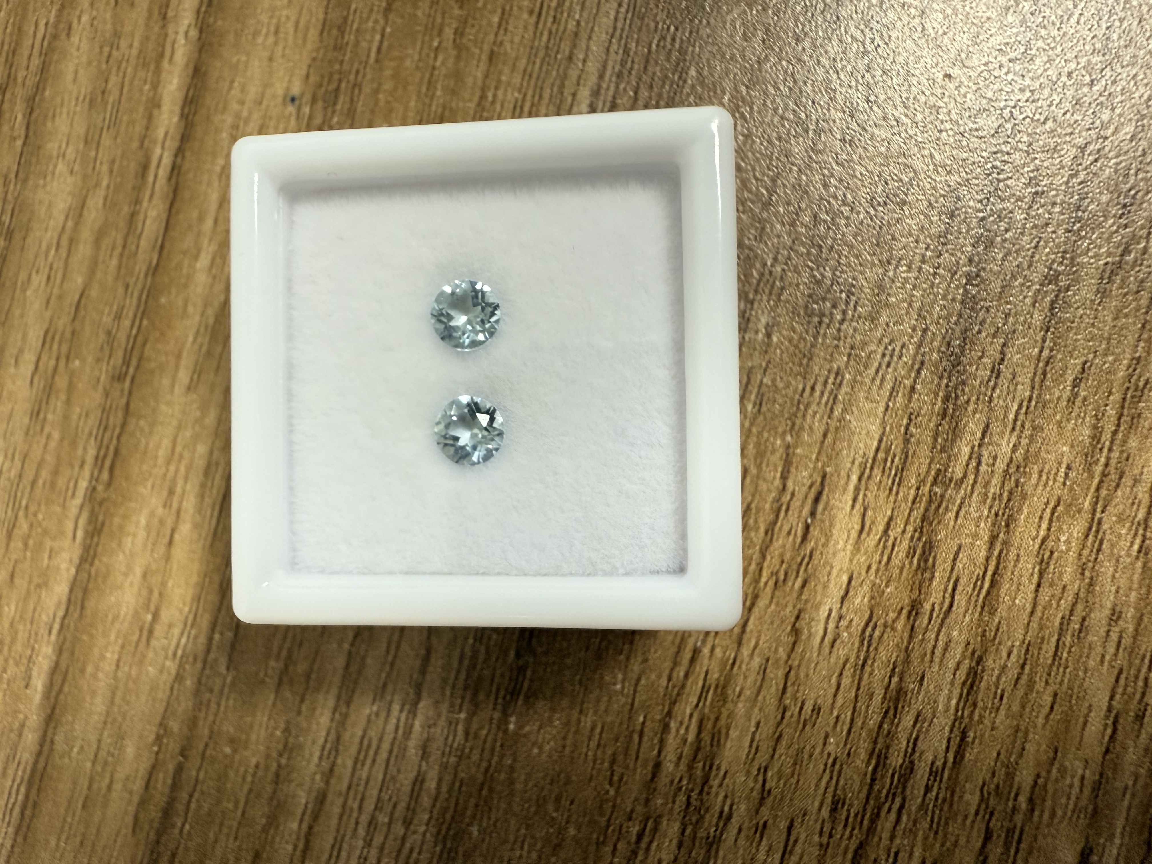 天然全净无瑕圆4mm一对耳钉料迷你气质