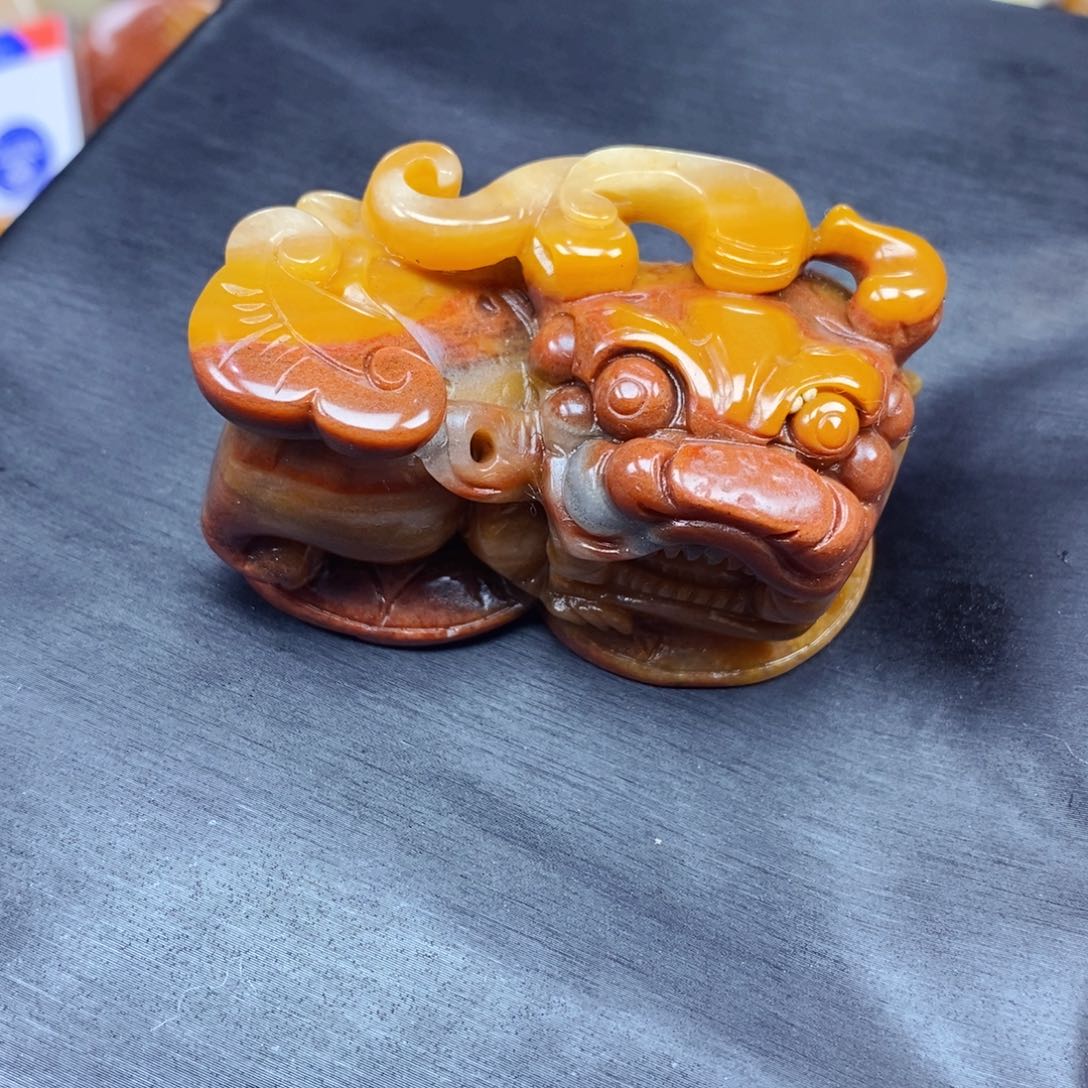 石英质玉（黄龙玉）颈饰未镶嵌