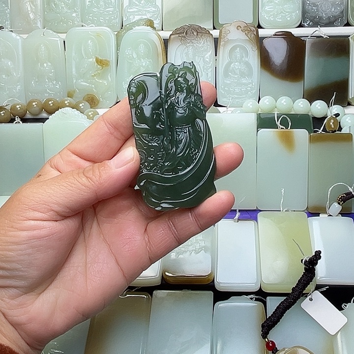 颈饰未镶嵌和田玉舍*