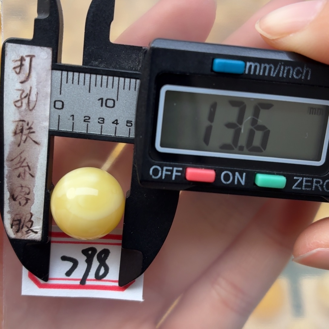 浩***久蜜蜡未镶嵌裸石蜜蜡