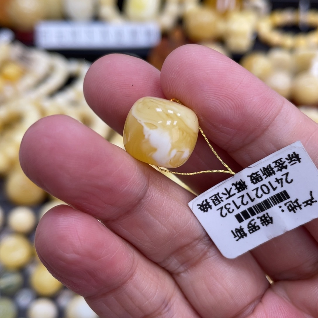 琥珀珠宝奇石未镶嵌14.2*12.4mm浓蜡