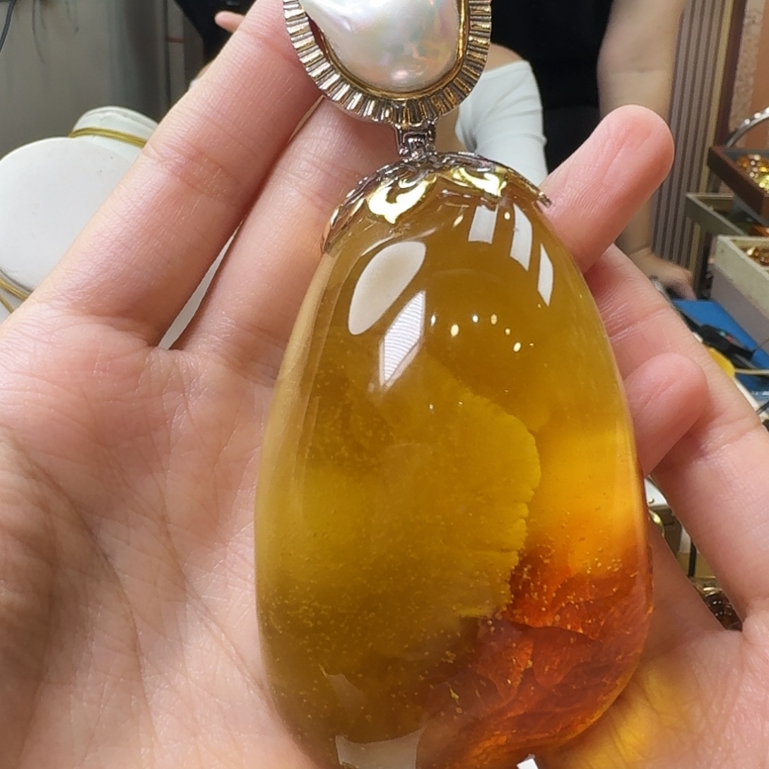 琥珀未镶嵌颈饰吊坠