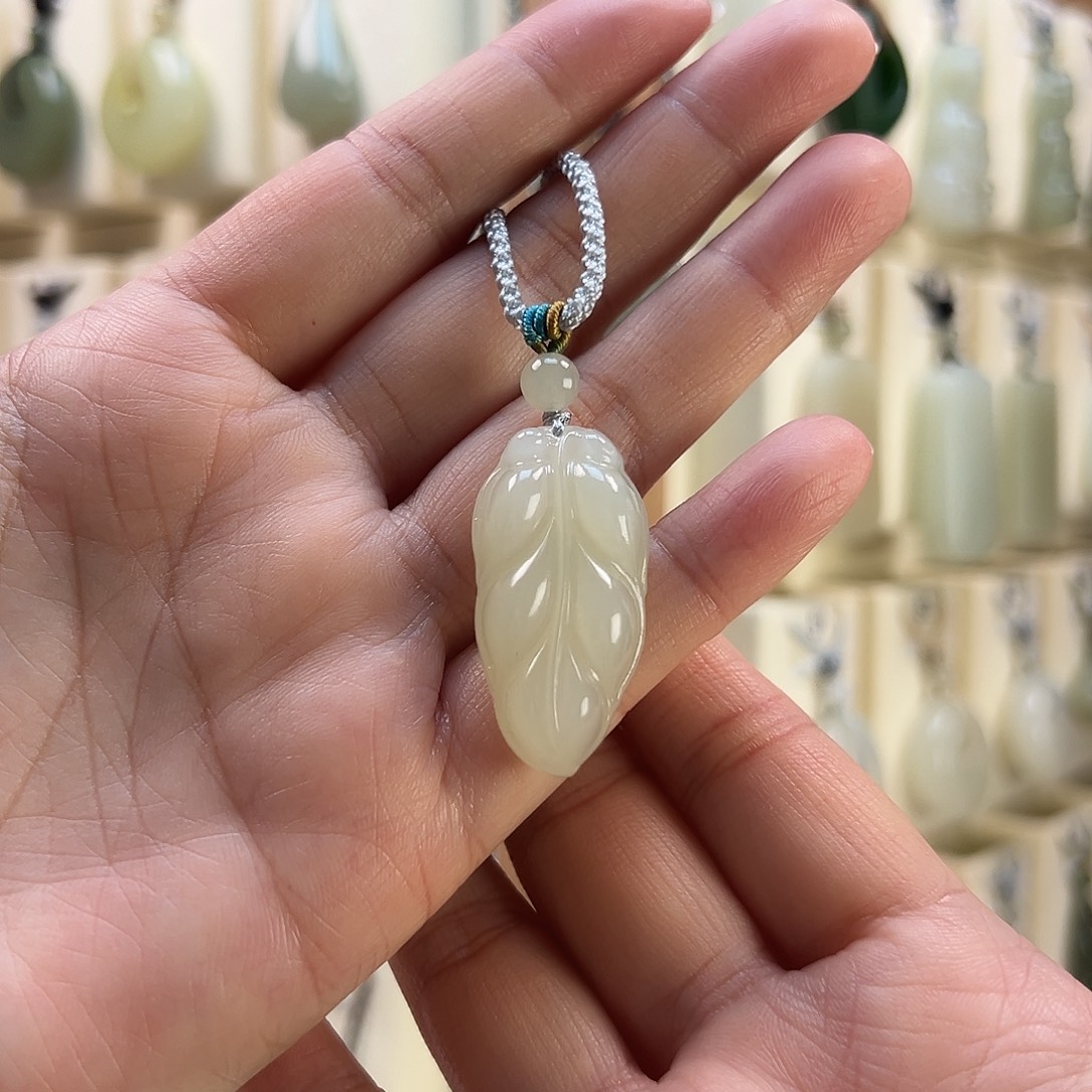 梧***雨和田玉未镶嵌颈饰