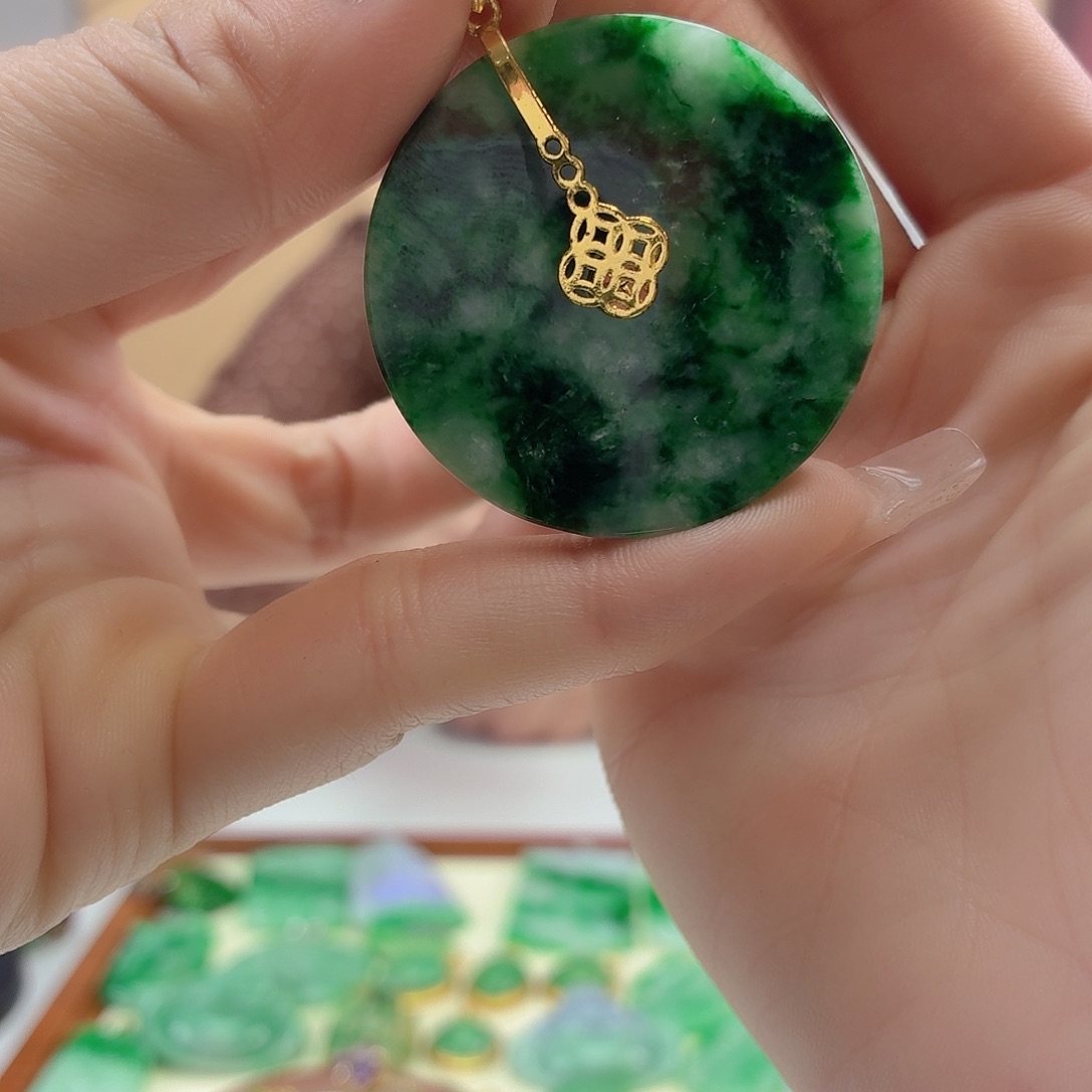 翡翠未镶嵌颈饰翡翠