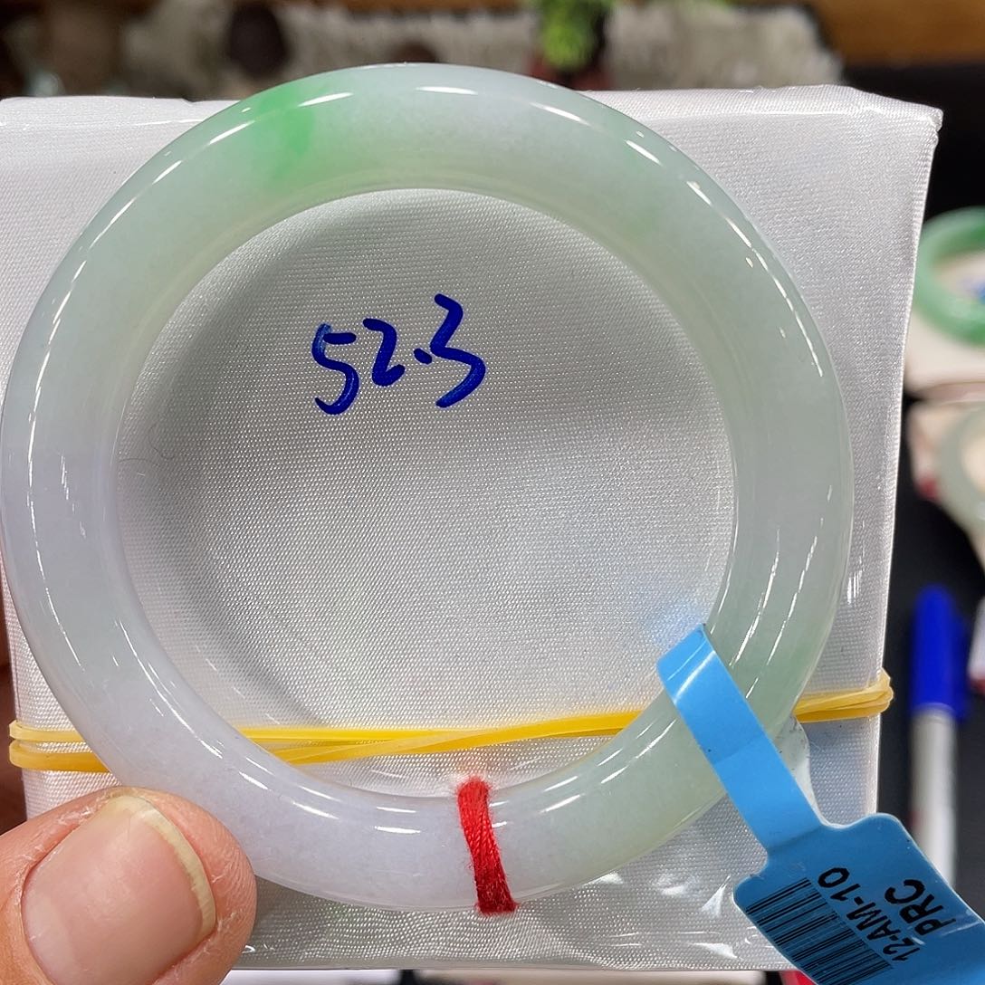 翡翠手镯未镶嵌翡翠