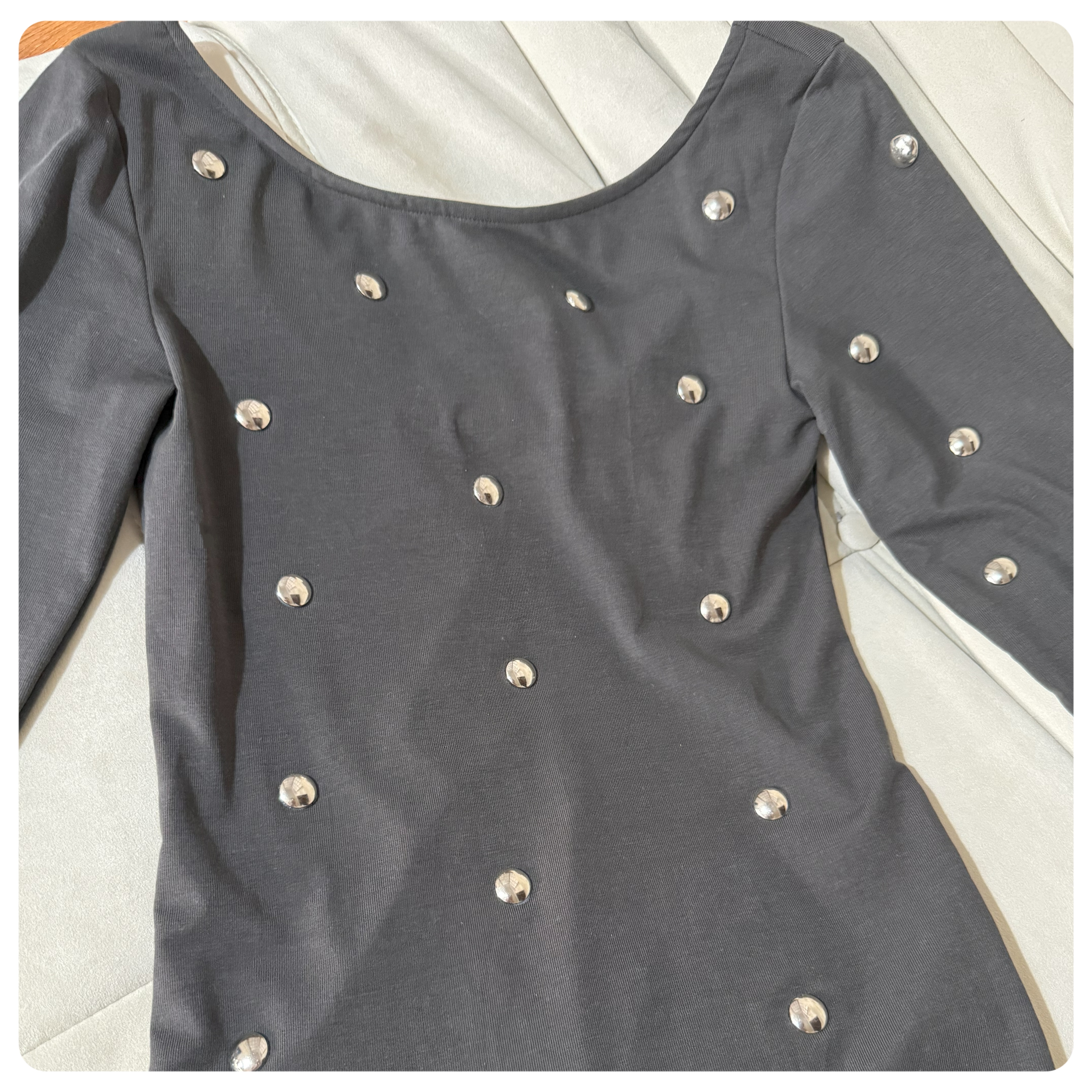 Uninhabitable 立体烫片工艺！U领露锁骨超显瘦！修身长袖T恤打底衫