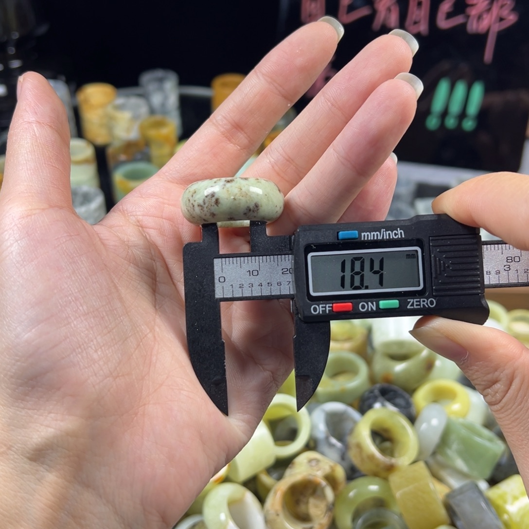 蛇纹石玉未镶嵌戒指