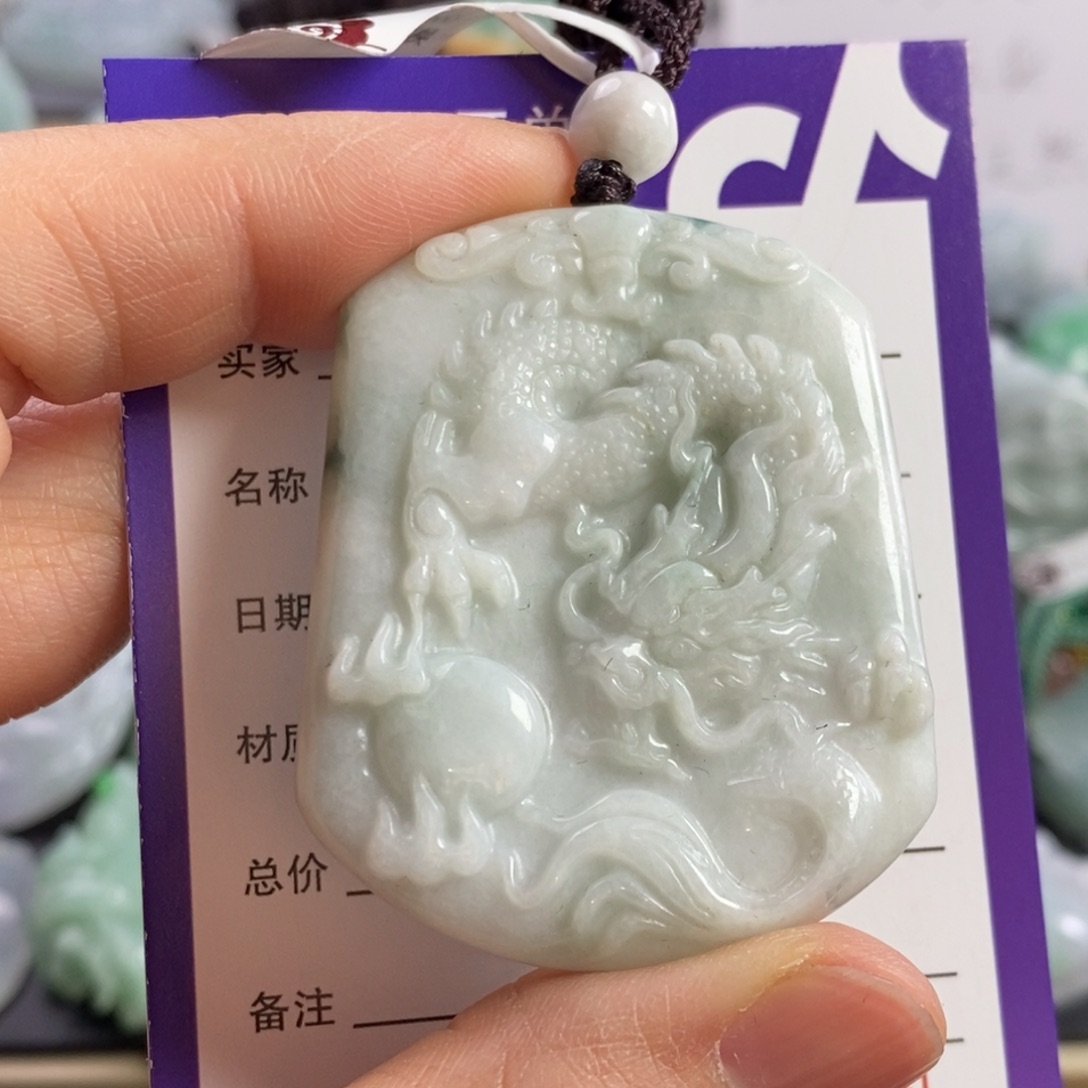 翡翠颈饰未镶嵌龙牌