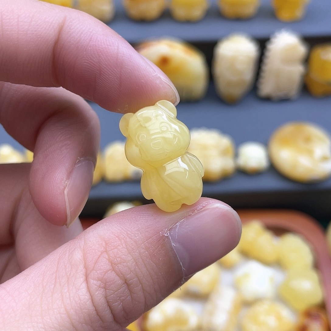 琥珀裸石未镶嵌蜜蜡