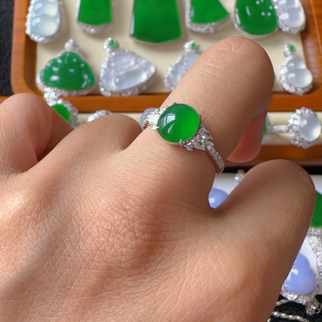 翡翠戒指18K金镶嵌戒指