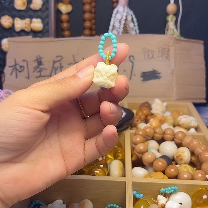 猴头核桃吊坠醒狮提溜蓝