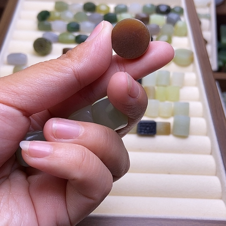 *****和田玉未镶嵌手链