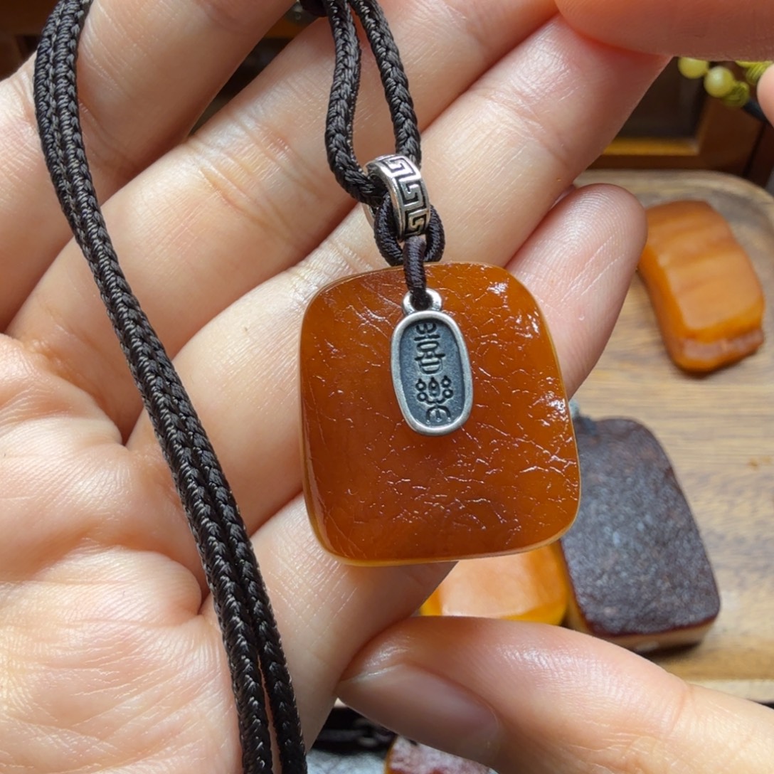 未镶嵌吊坠(赠链)琥珀