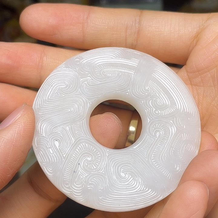 叶***和田玉未镶嵌挂件