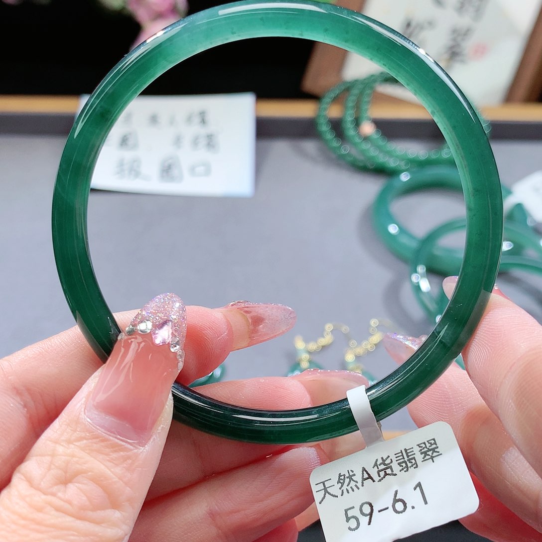 翡翠手镯（圆镯）未镶嵌