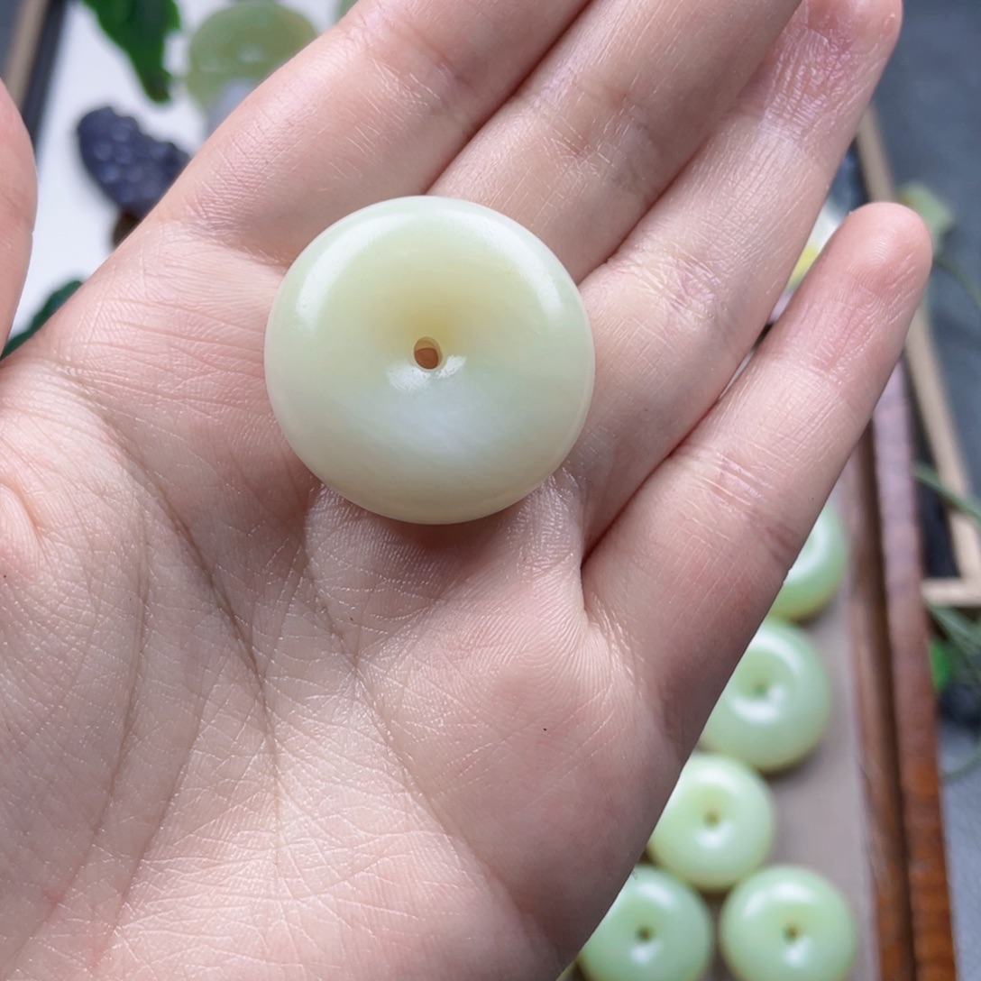 和田玉未镶嵌珠宝半成品