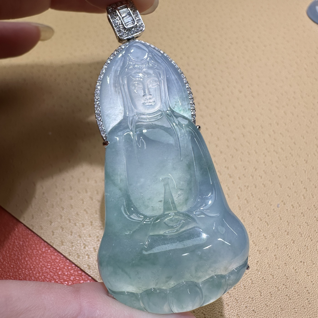 天然缅甸翡翠a货，18k镶嵌飘绿素衣观音，整体尺寸61.5/28.5/8.5