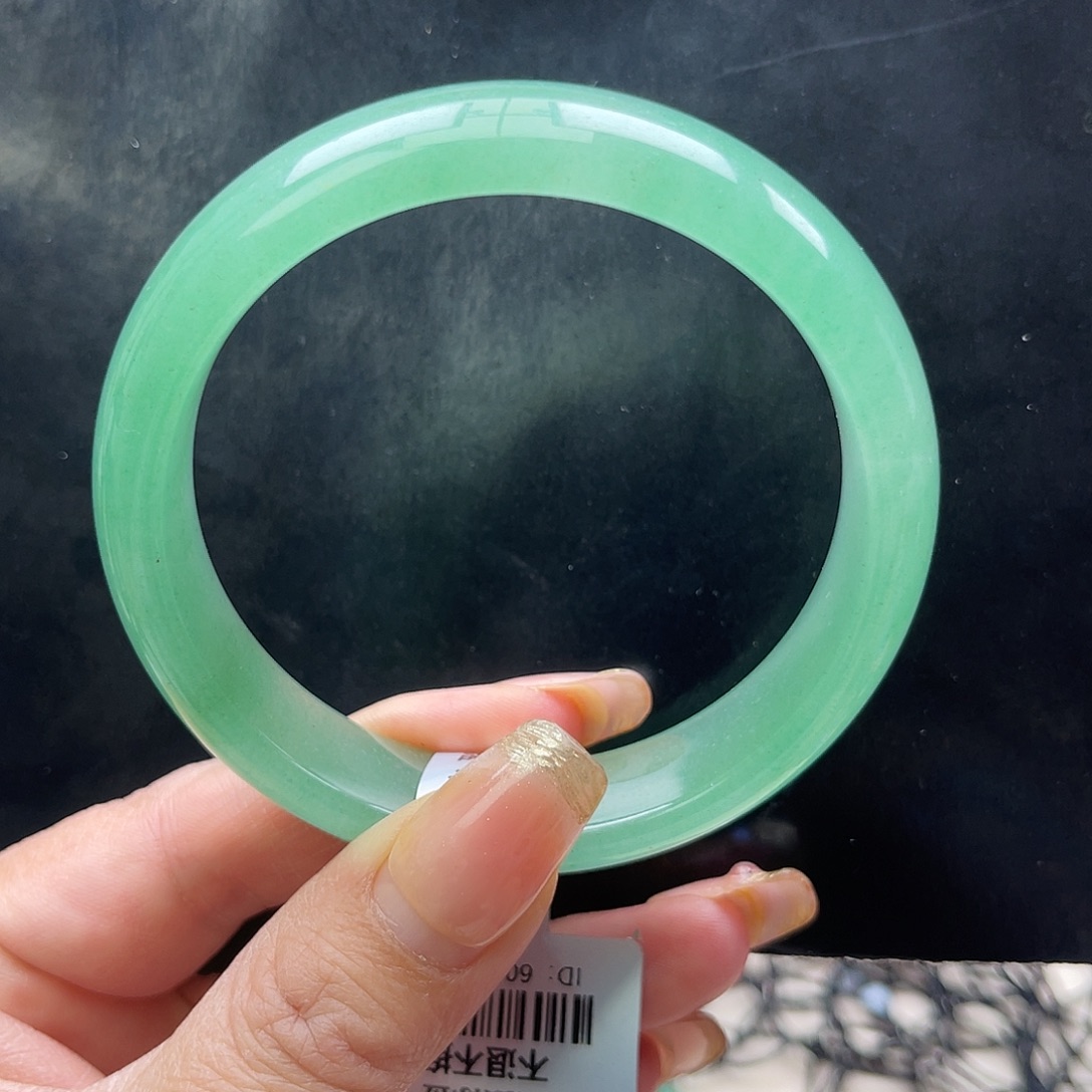 石英质玉（非洲翠）未镶嵌手镯