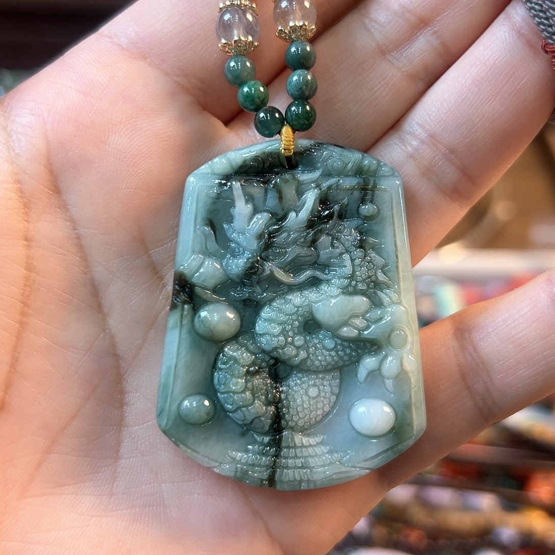 翡翠颈饰未镶嵌吊坠