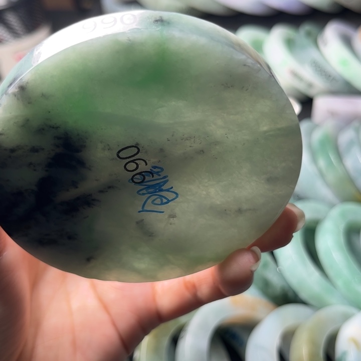 定制翡翠未镶嵌手镯