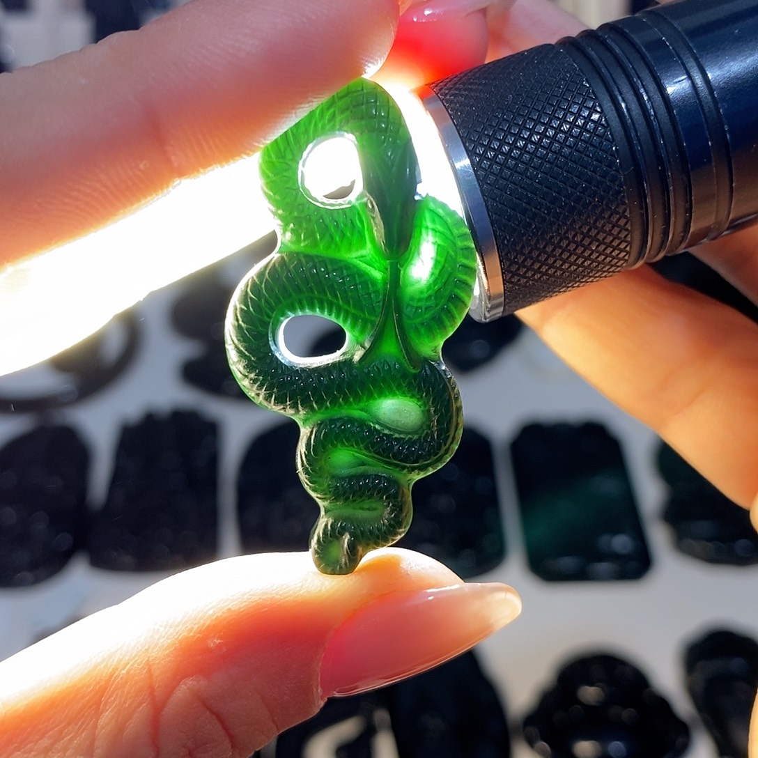 岫玉未镶嵌纯天然岫玉颈饰