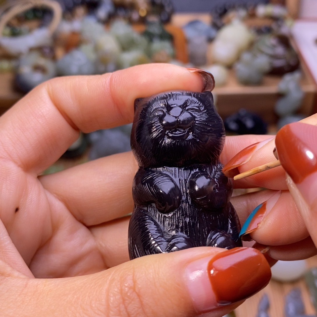 颈饰未镶嵌和田玉?