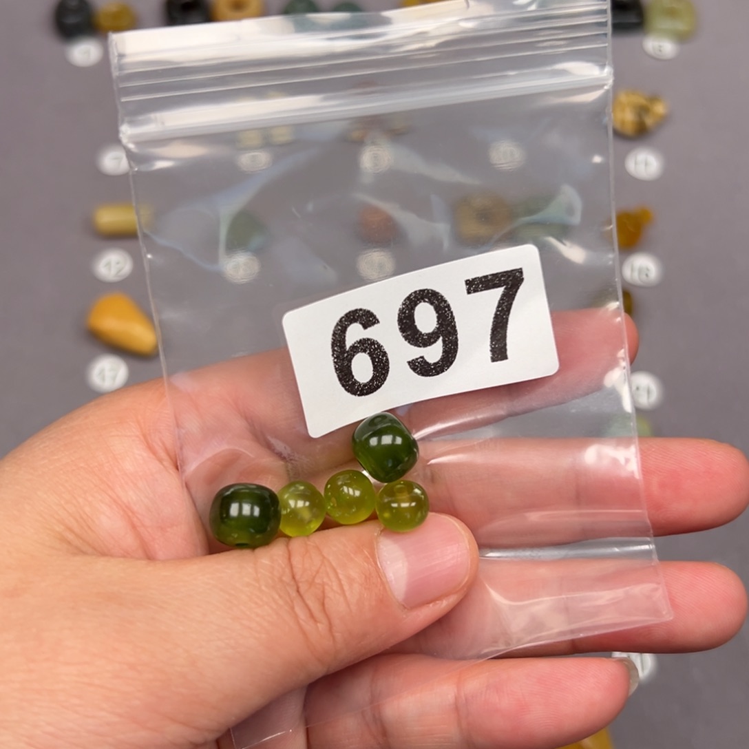 未镶嵌蛇纹石玉颈饰尘*微瑕不退不换