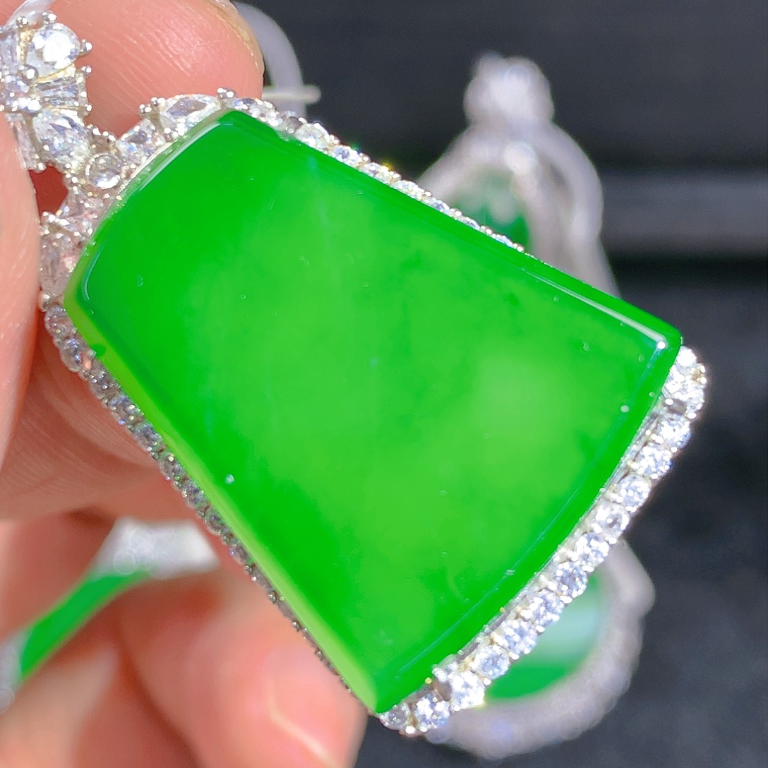 翡翠颈饰银S925镶嵌吊坠