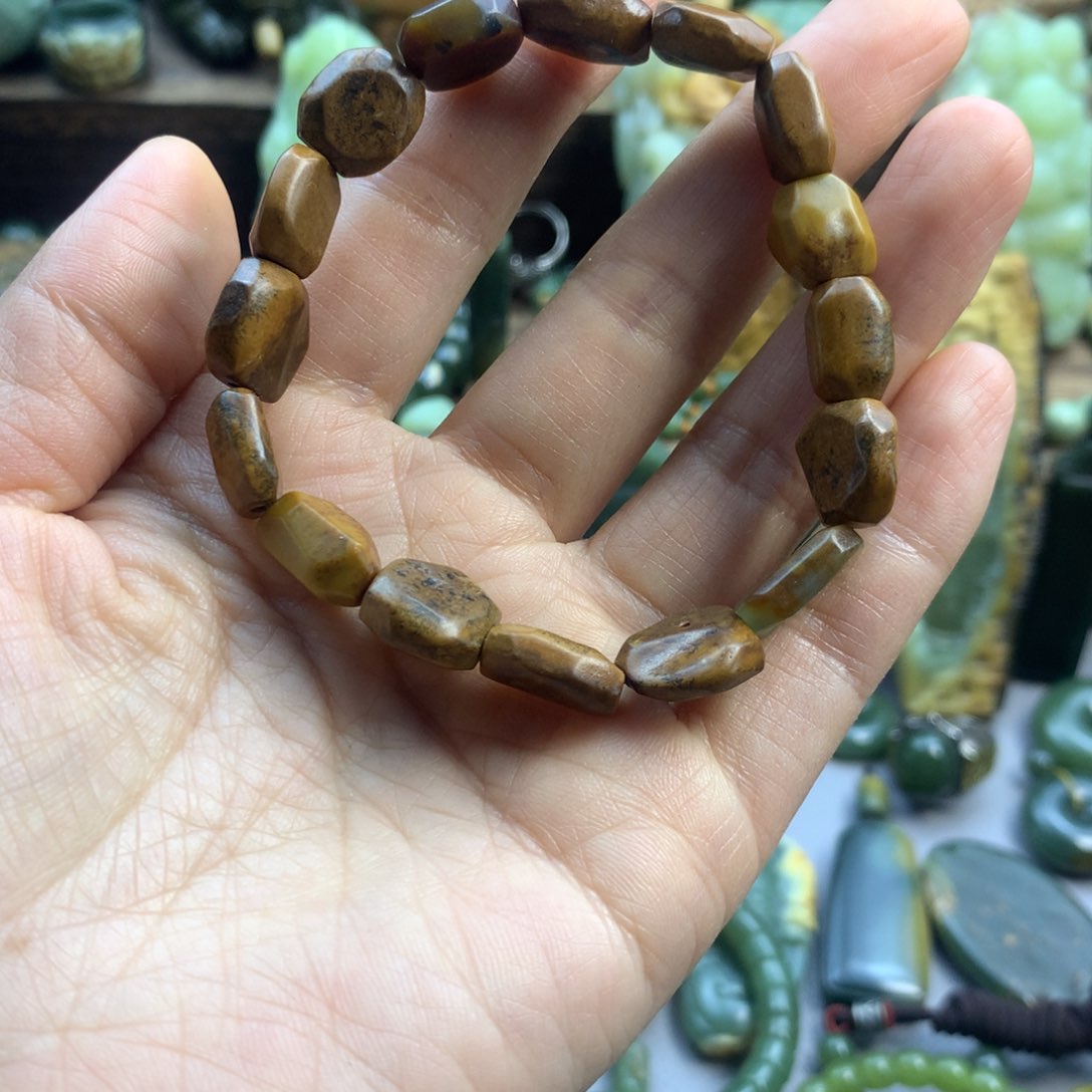 未镶嵌岫岩河磨玉（透闪石质玉）珠宝奇石小***式