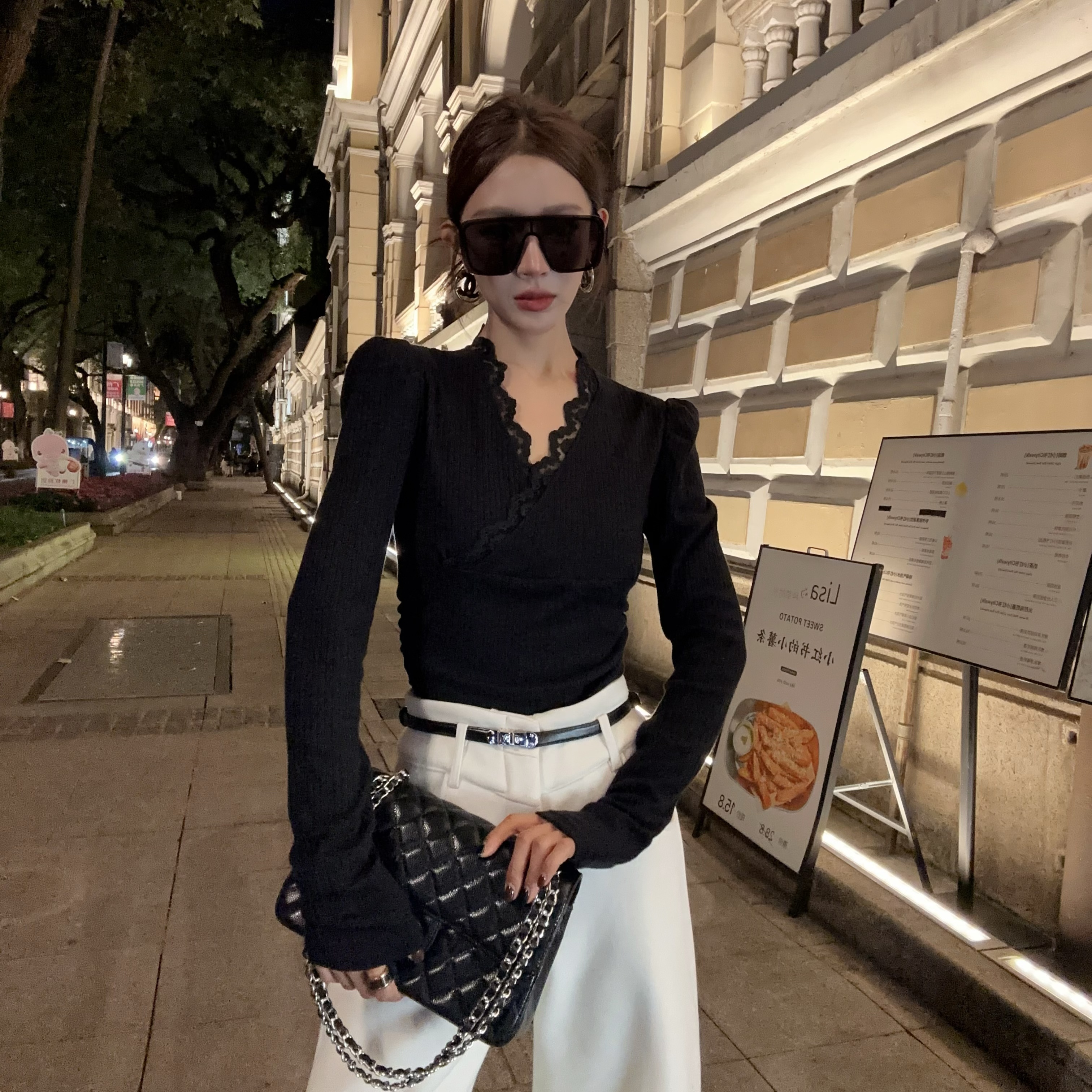 TZZ702珍珍家 气质V领蕾丝边垫肩拼接设计打底衫内搭