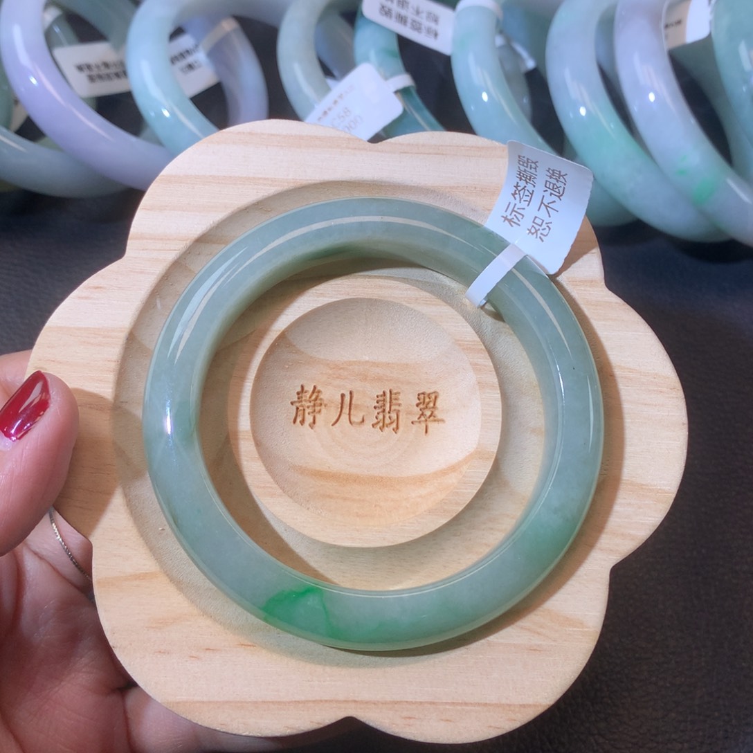 翡翠手镯未镶嵌56.8圈口