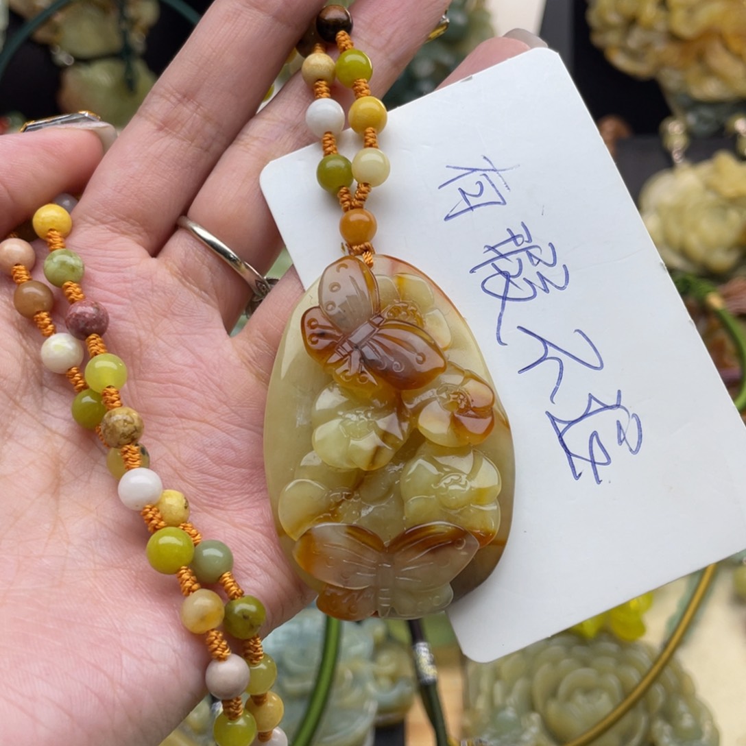 蛇纹石玉颈饰未镶嵌