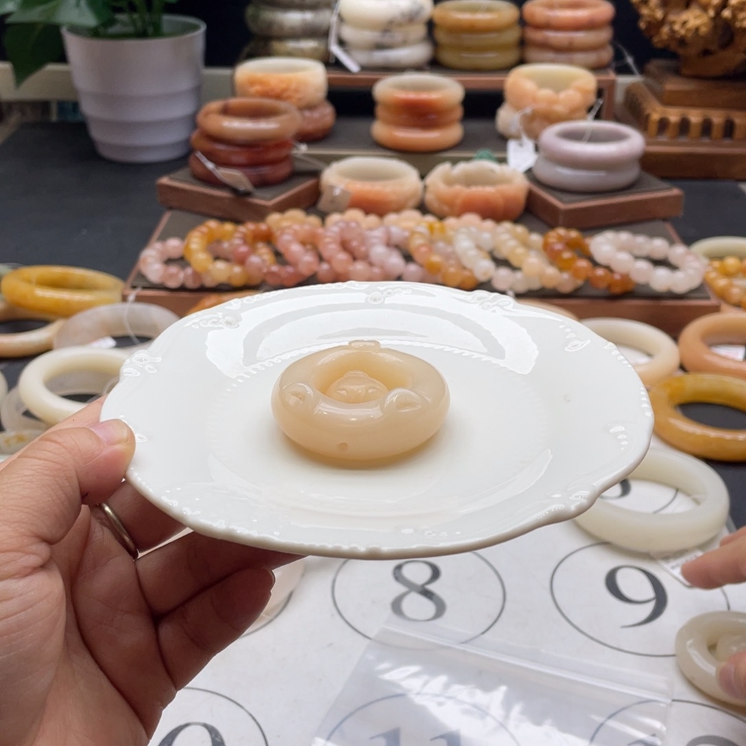 紫***苏石英岩玉未镶嵌手镯