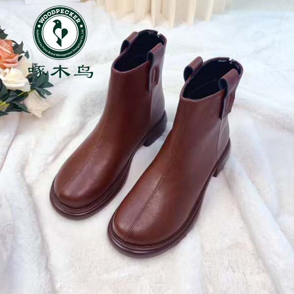 【啄木鸟品牌】品牌力荐复古加绒真软皮百搭英伦风秋冬休闲靴8515