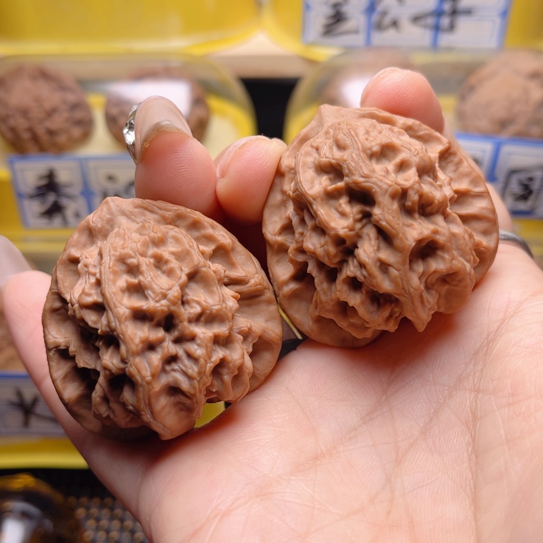 文玩核桃把件梨木台