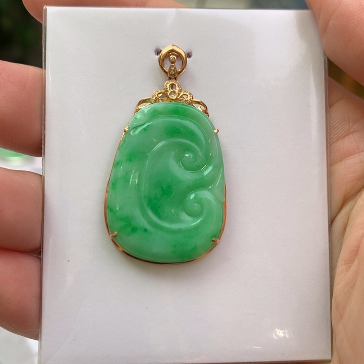 翡翠颈饰18K金镶嵌翡翠吊坠