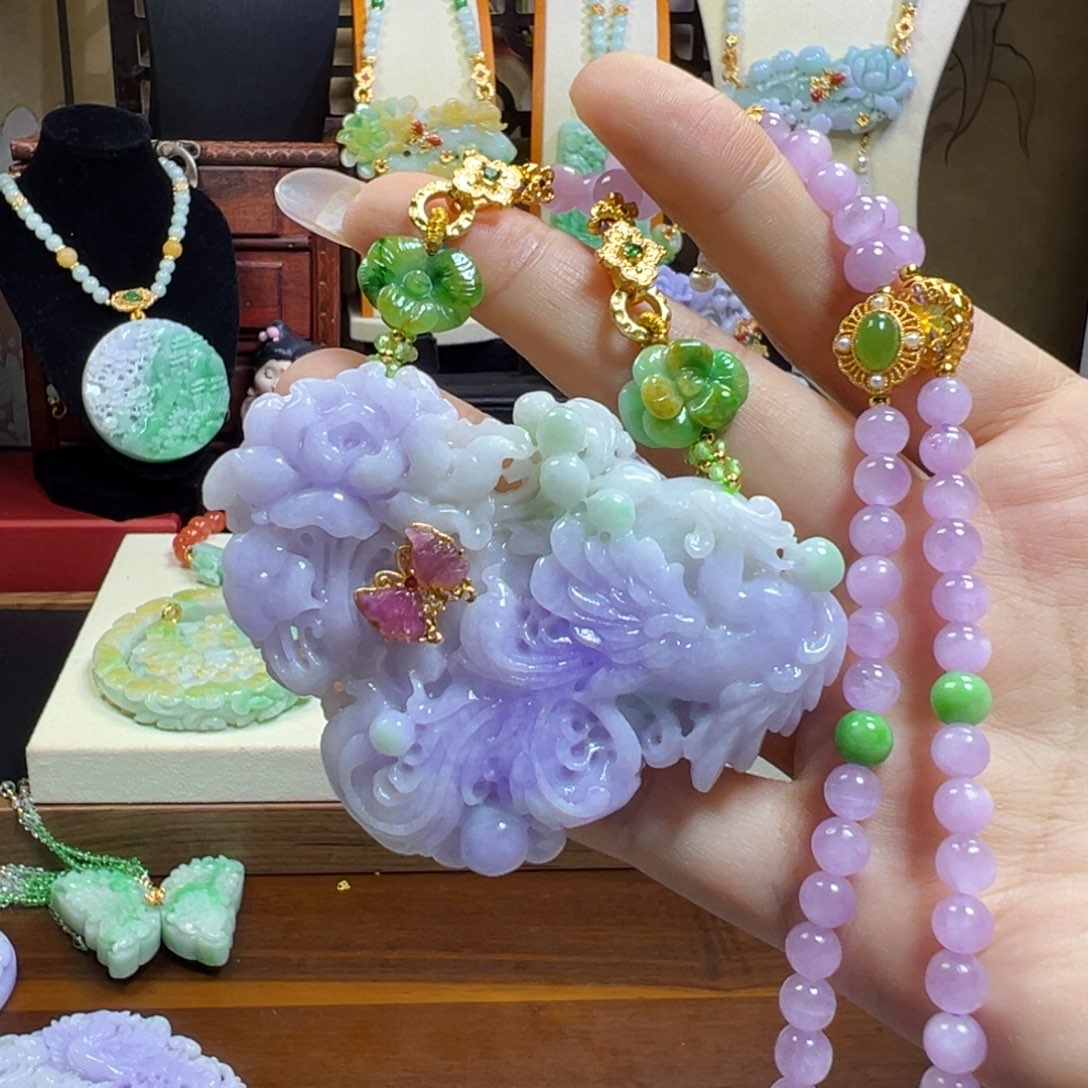 温***子翡翠未镶嵌颈饰冰紫