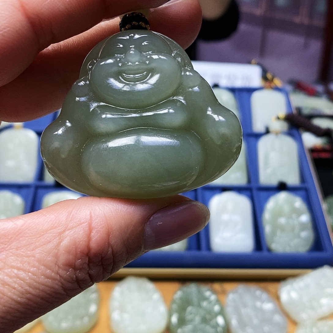 和田玉颈饰未镶嵌乡*人