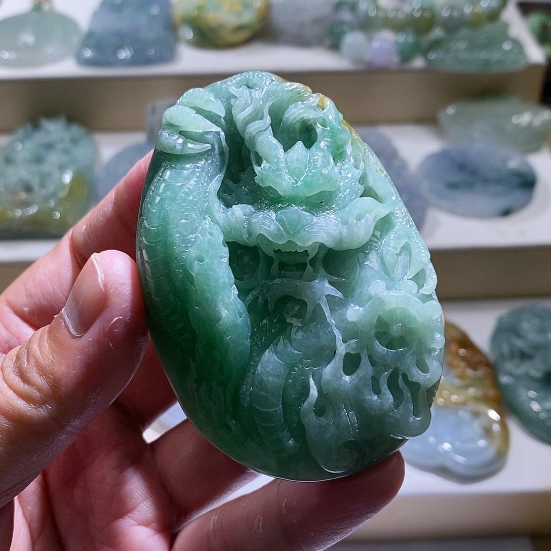 【闪购商品】翡翠颈饰未镶嵌龙牌