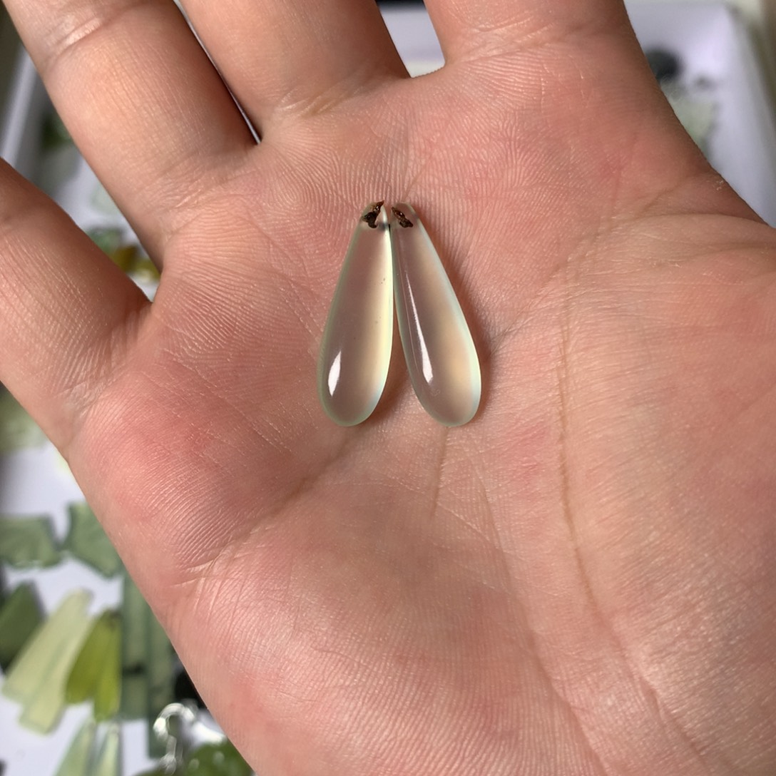 未镶嵌蛇纹石玉耳环