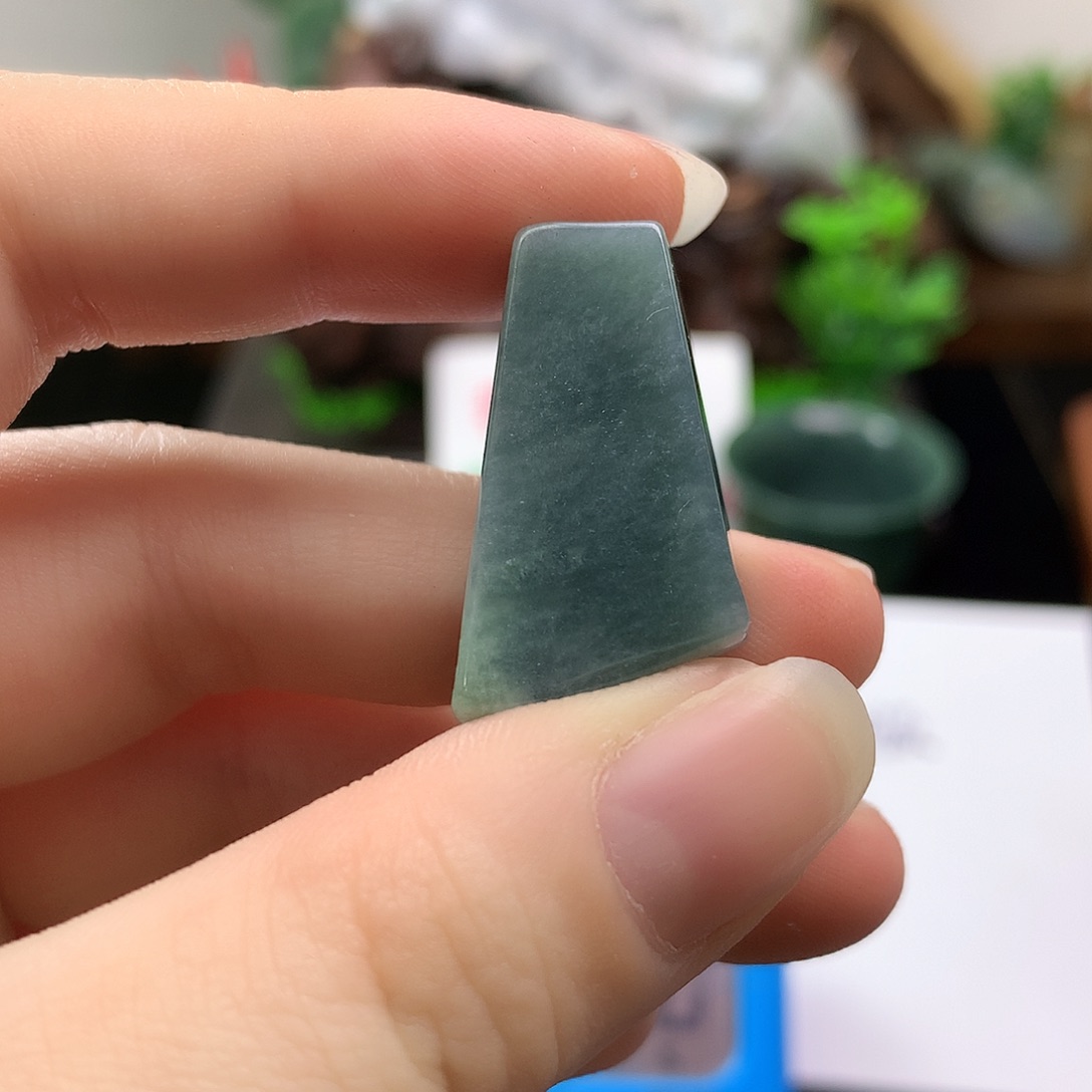 翡翠未镶嵌颈饰料子