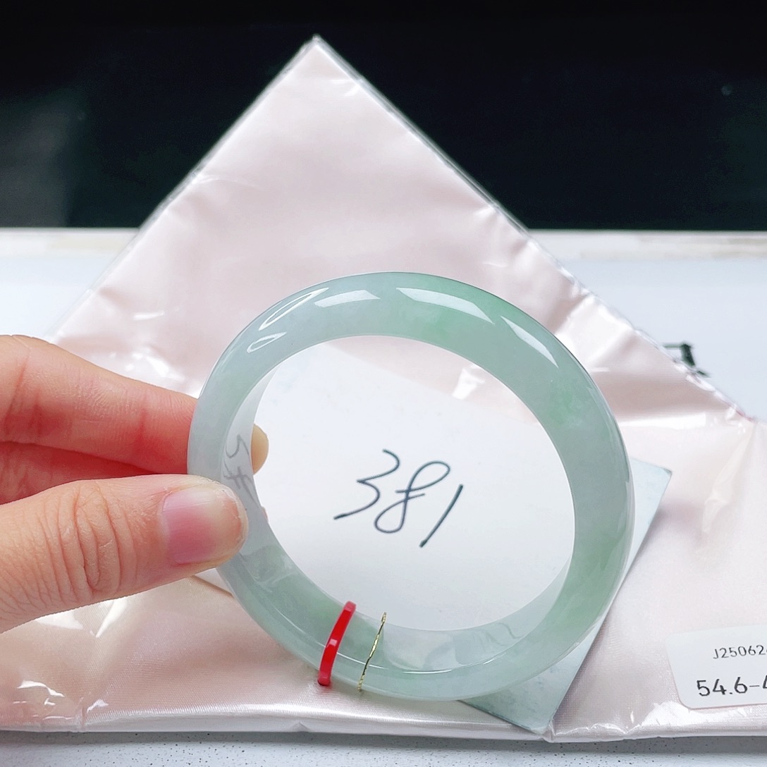 美***馆翡翠未镶嵌手镯54+正圈