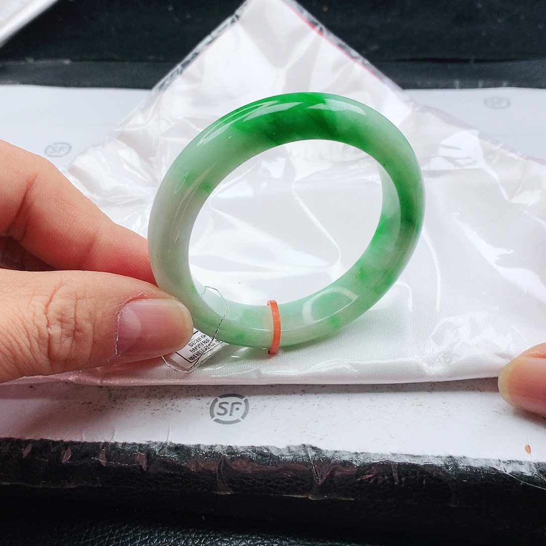 翡翠手镯未镶嵌天然翡翠手镯