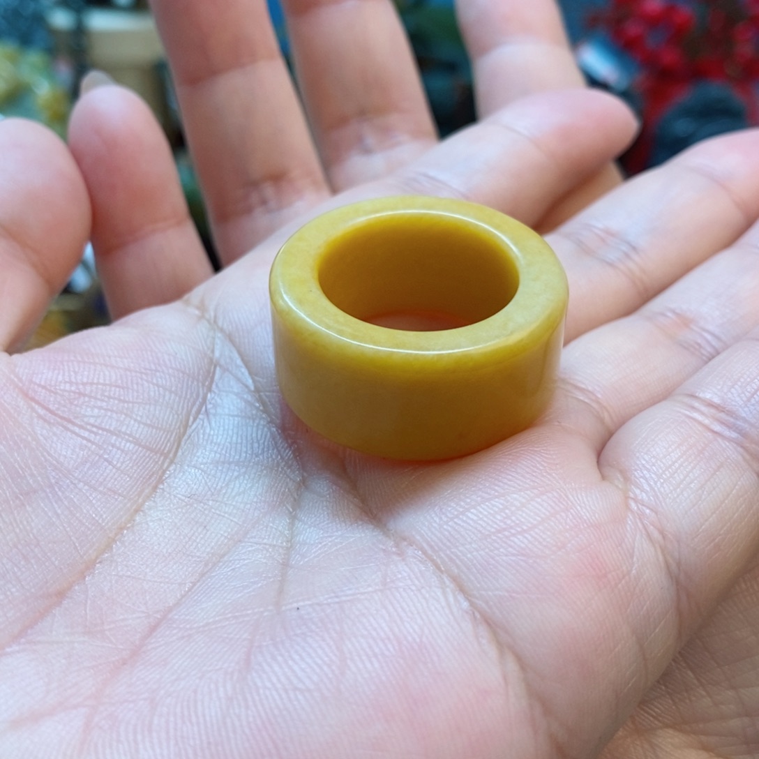 蛇纹石玉扳指未镶嵌