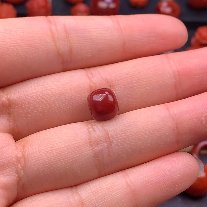 彭***豪南红玛瑙未镶嵌牛血红老型单珠9MM+