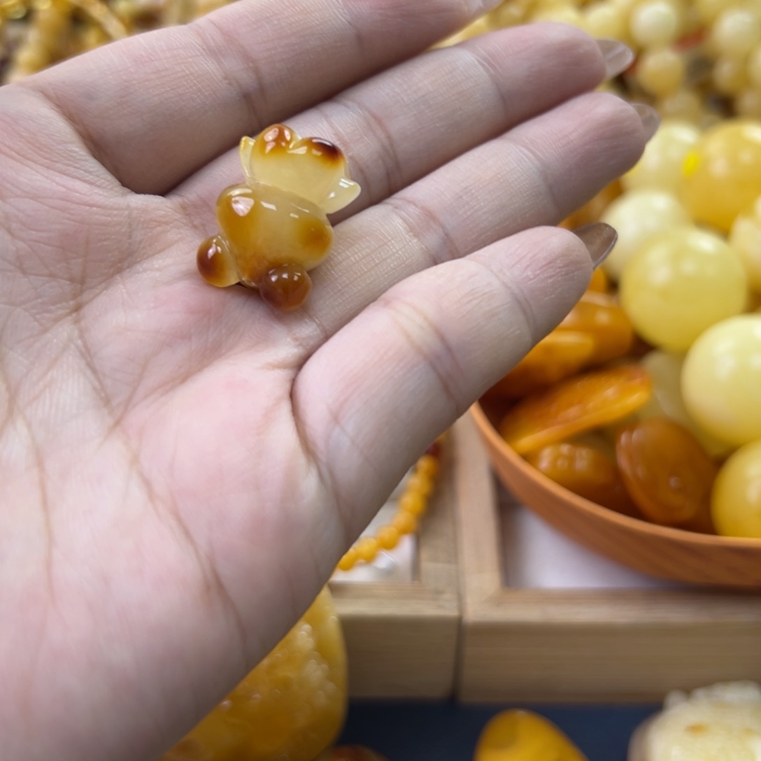 琥珀珠宝奇石未镶嵌