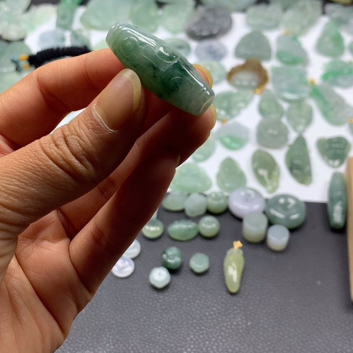 翡翠颈饰未镶嵌天 珠